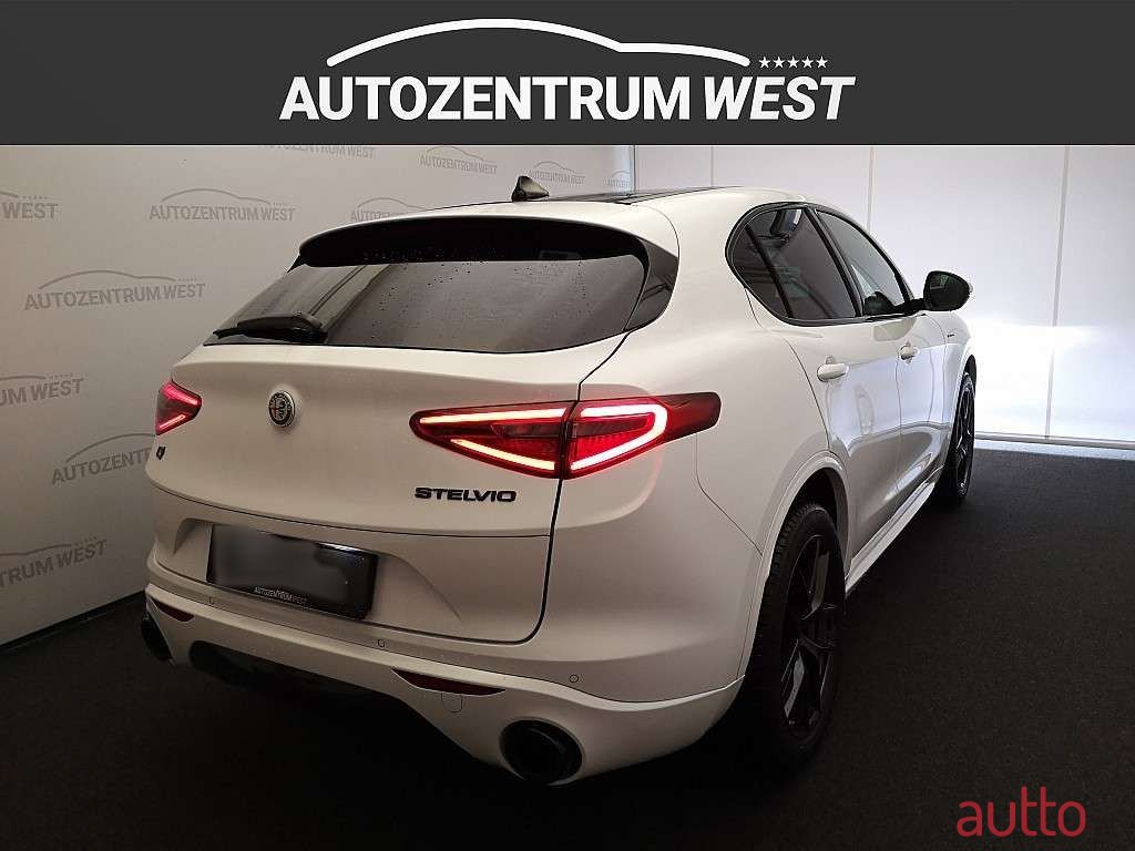 2020' Alfa Romeo Stelvio photo #4