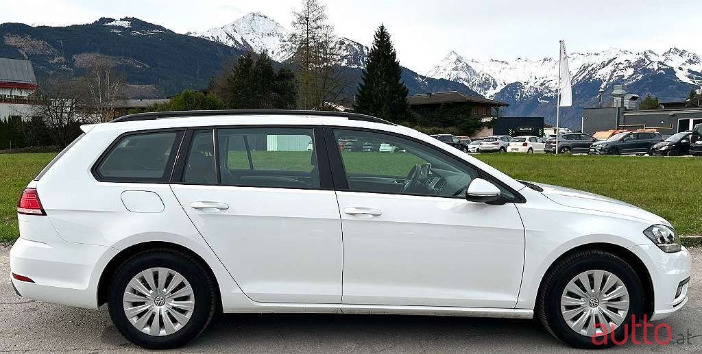 2019' Volkswagen Golf photo #4
