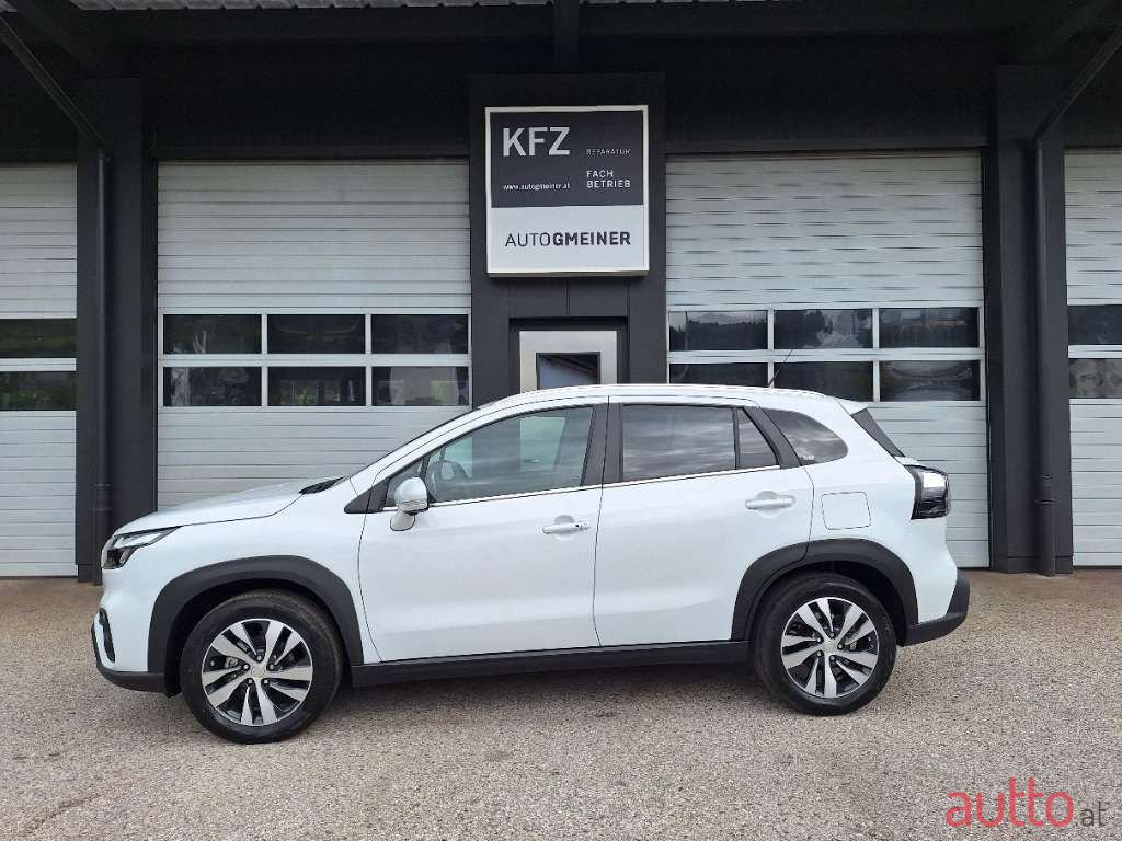 2023' Suzuki SX4 S-Cross photo #2