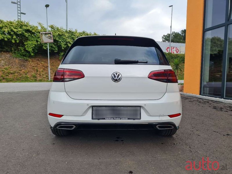 2019' Volkswagen Golf photo #4