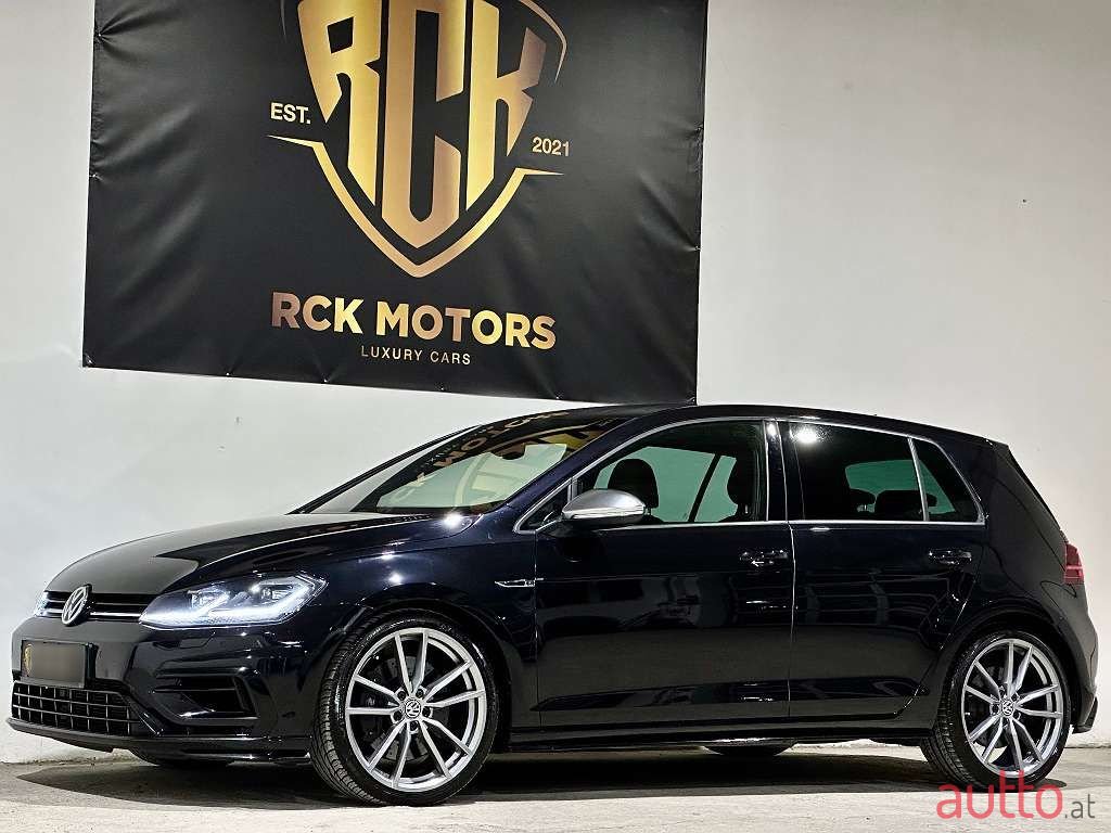 2019' Volkswagen Golf photo #5