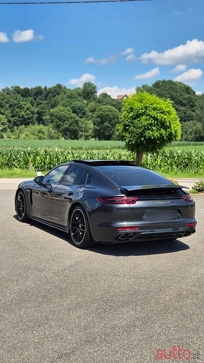 2020' Porsche Panamera photo #2
