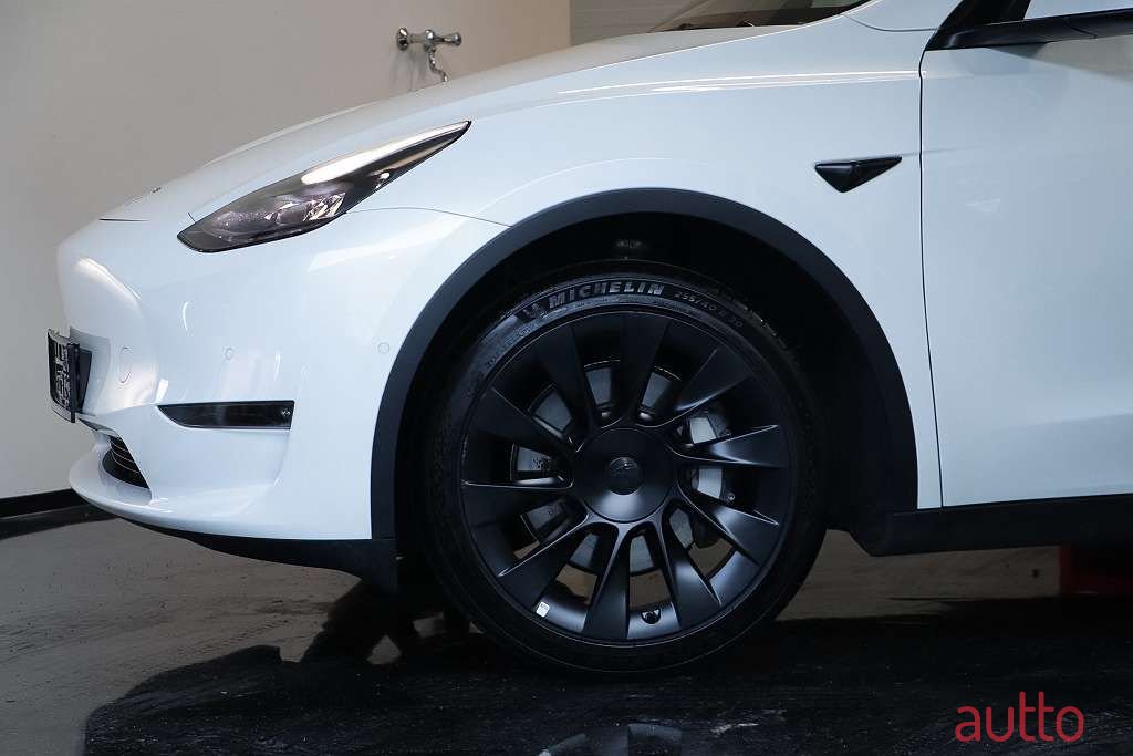 2021' Tesla Model Y photo #4