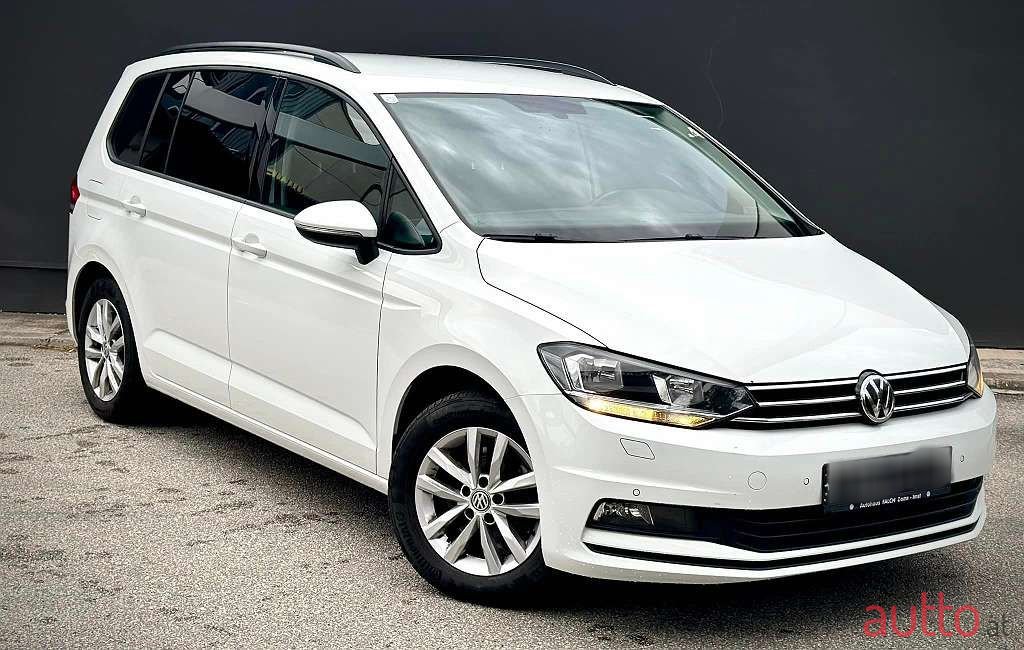 2018' Volkswagen Touran photo #3