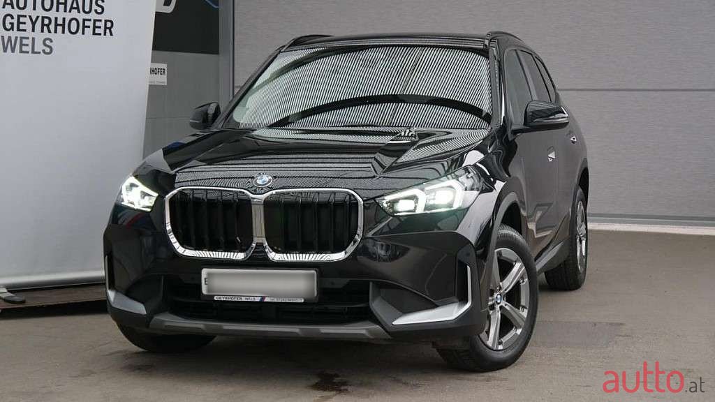 2023' BMW iX1 photo #2