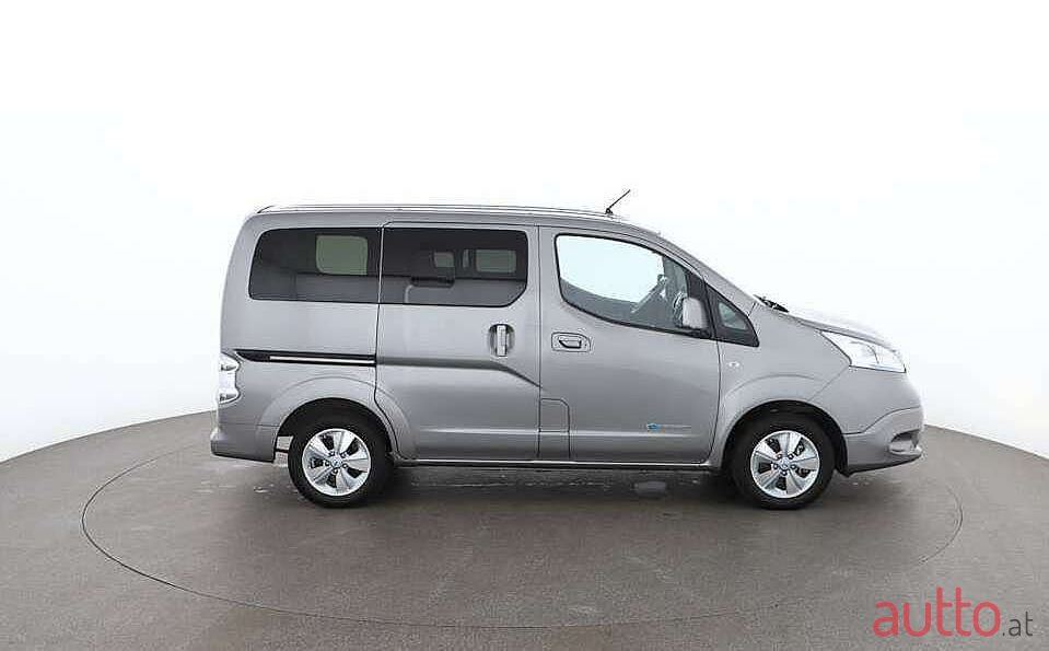 2015' Nissan NV200 photo #2