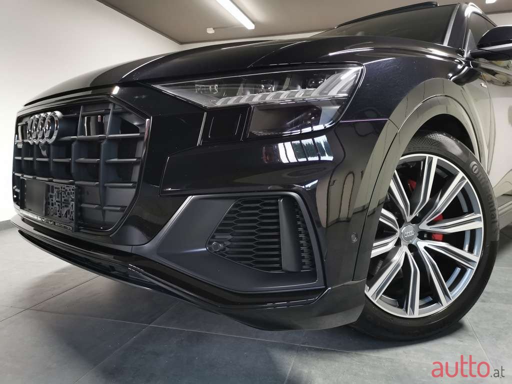 2020' Audi Q8 photo #1