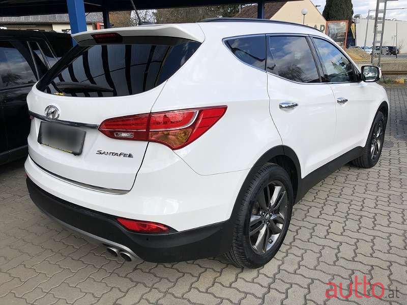 2013' Hyundai Santa Fe photo #2