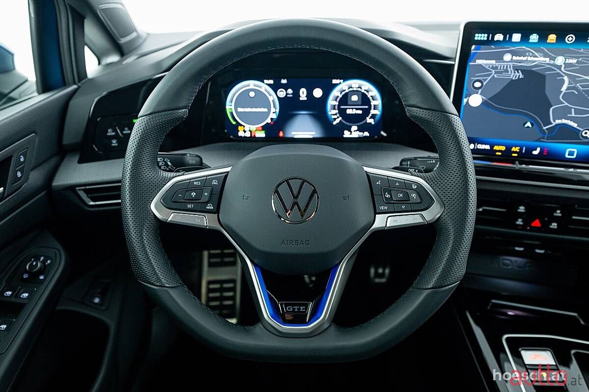 2024' Volkswagen Golf photo #6