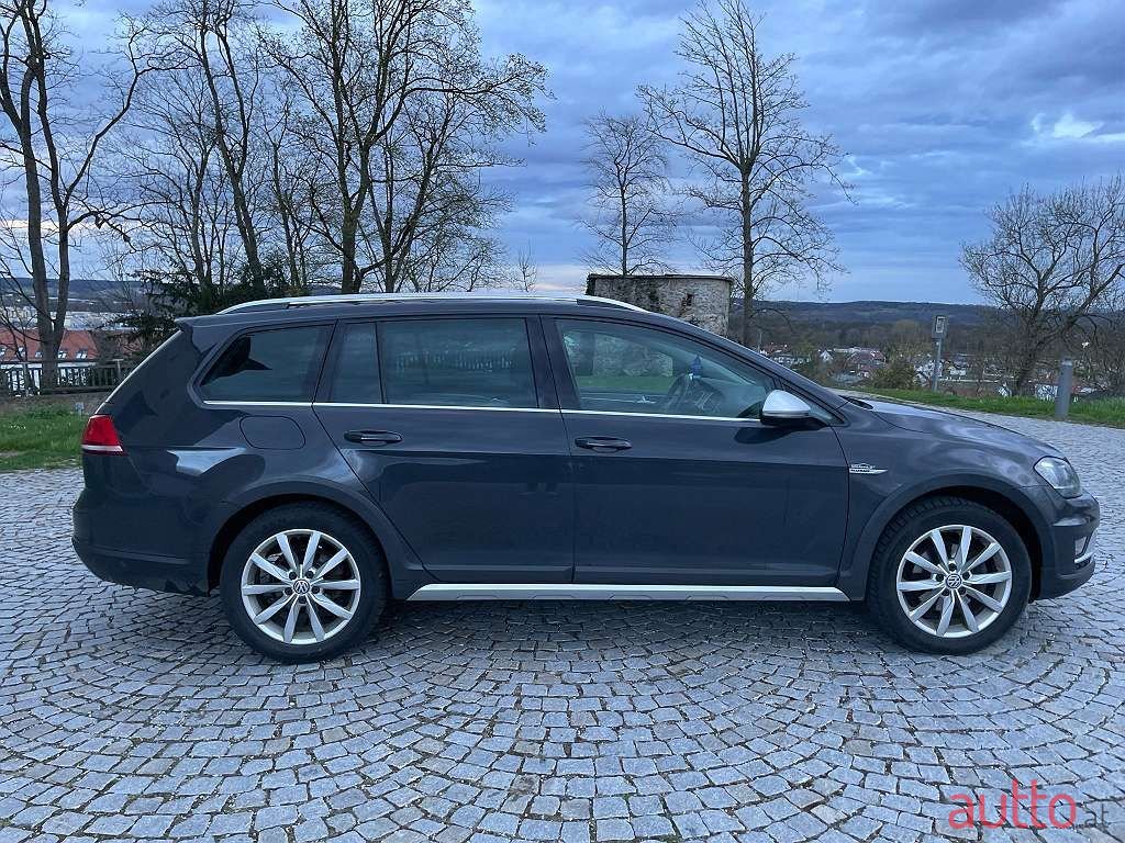 2016' Volkswagen Golf photo #4