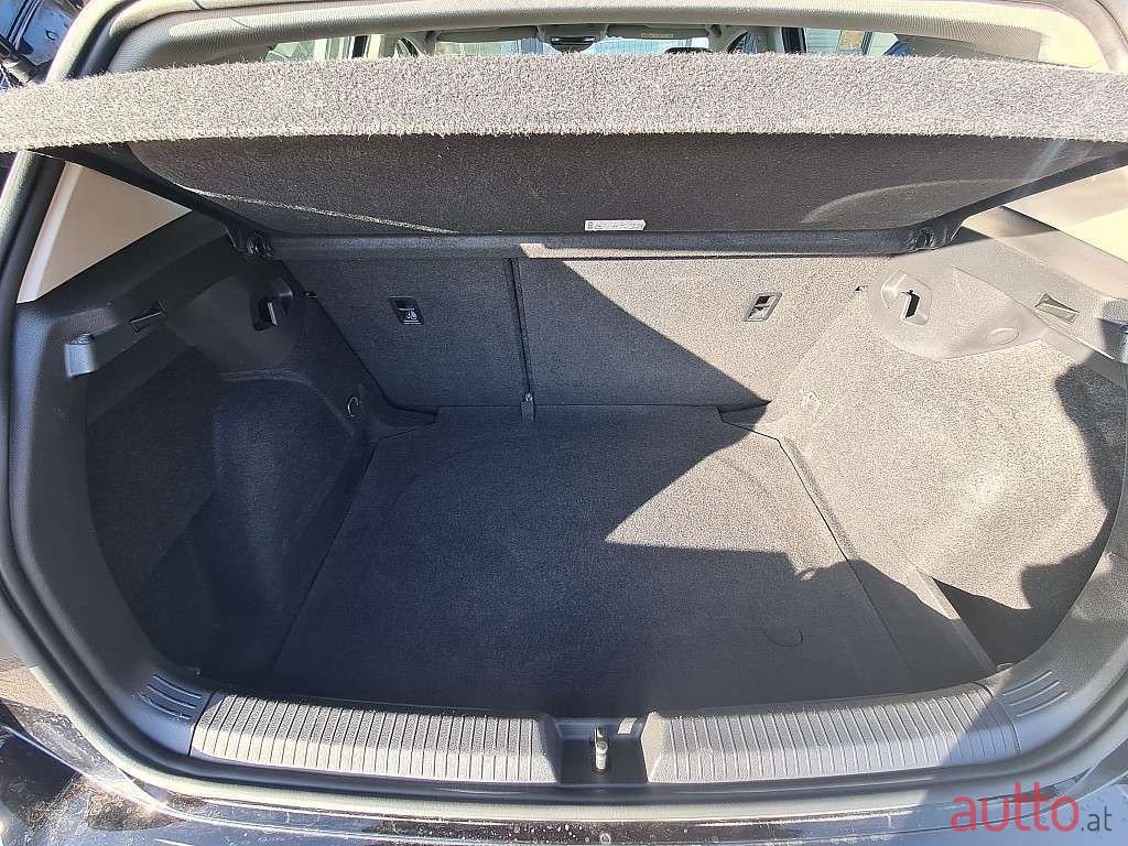 2020' Volkswagen Golf photo #4