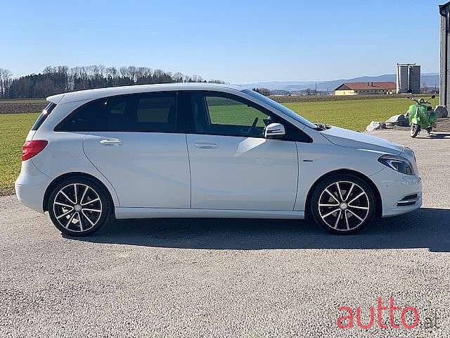 2012' Mercedes-Benz B-Klasse photo #6