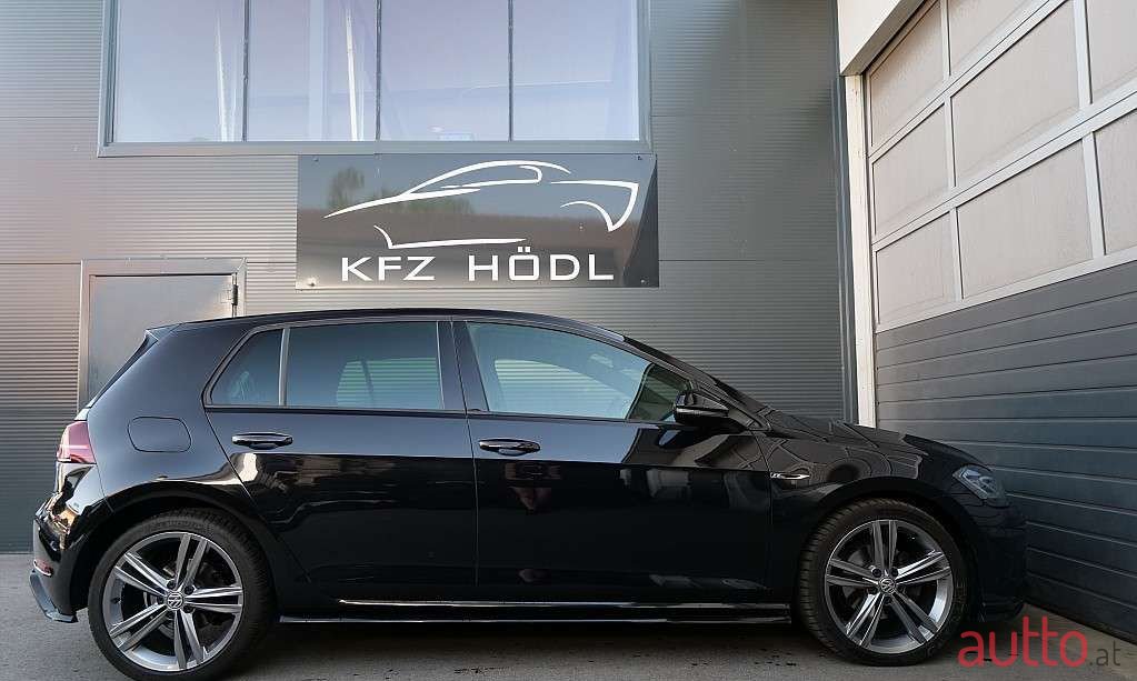 2017' Volkswagen Golf photo #4