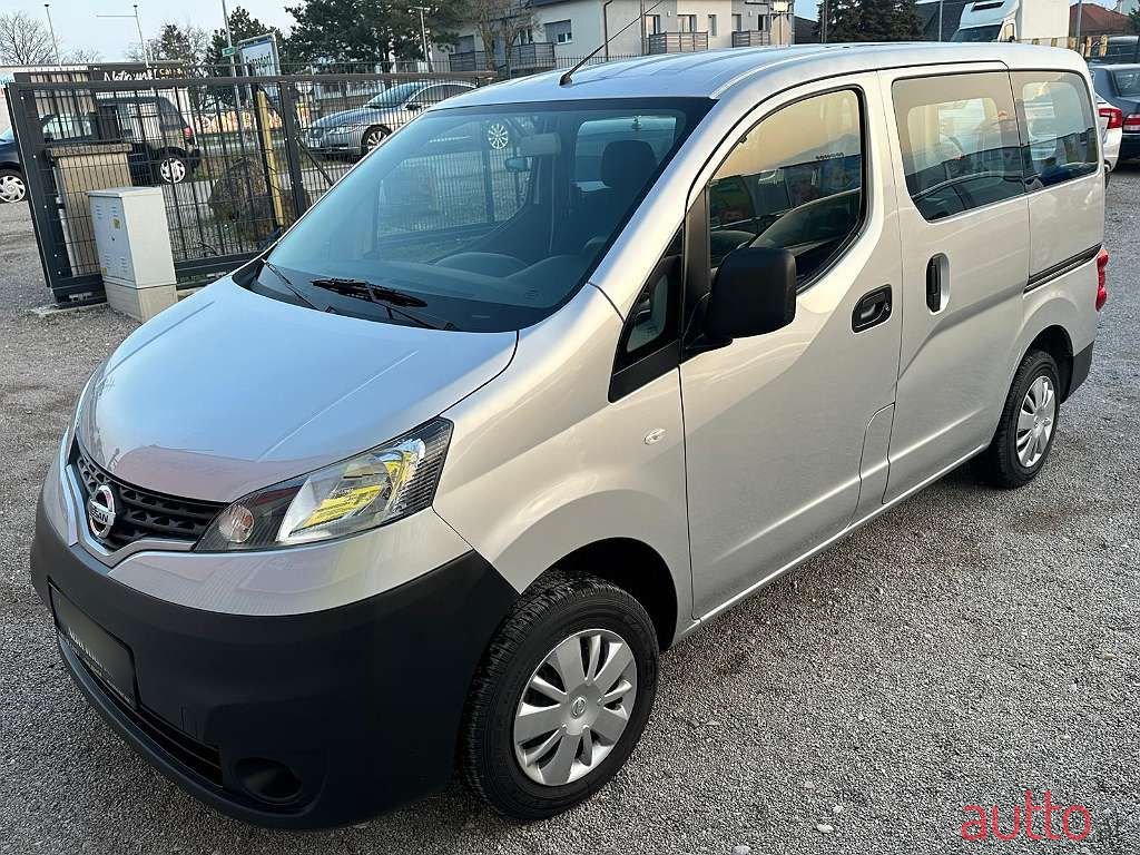 2011' Nissan NV200 photo #4