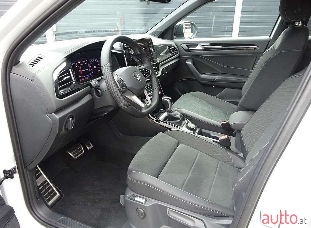 2023' Volkswagen T-Roc photo #6