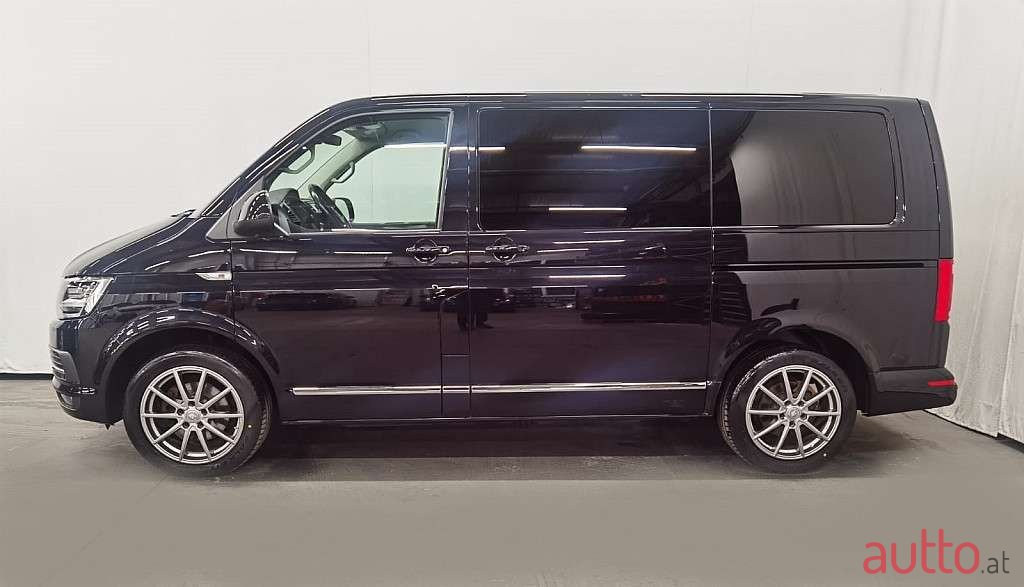 2017' Volkswagen Multivan photo #5