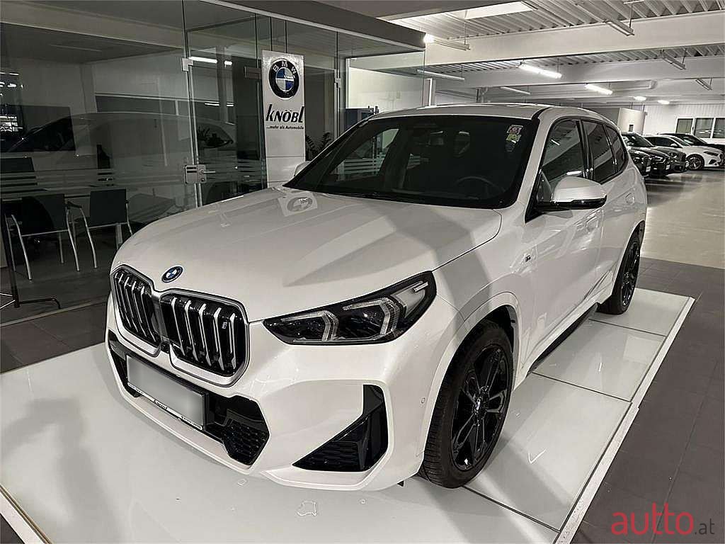 2023' BMW iX1 photo #1