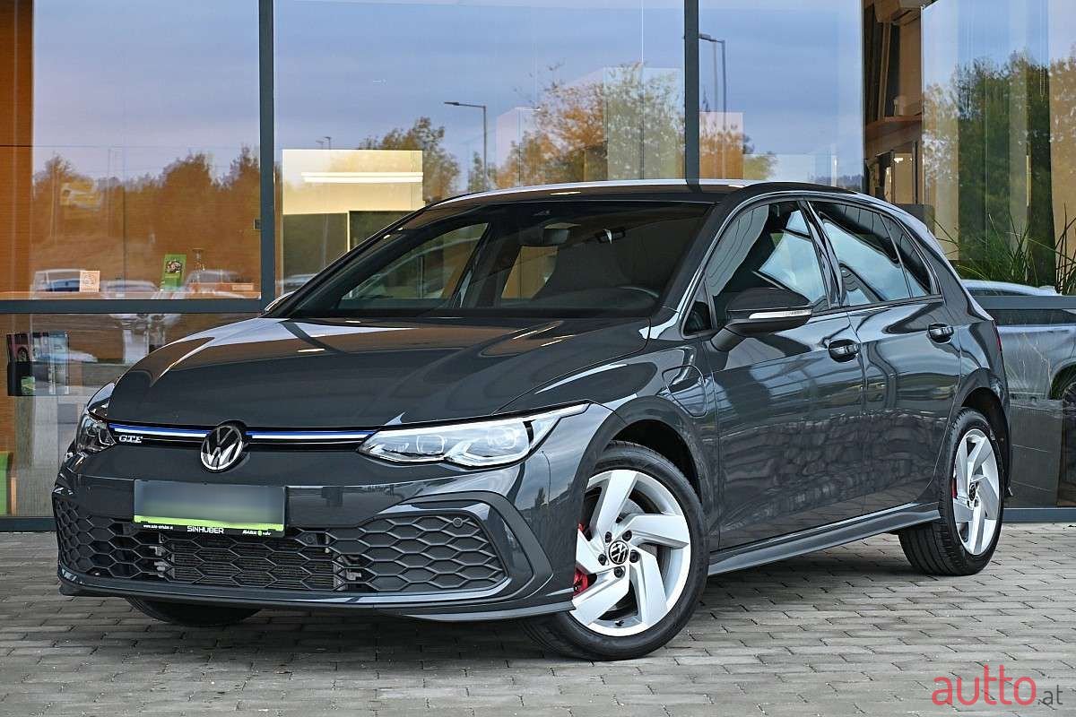 2022' Volkswagen Golf photo #1
