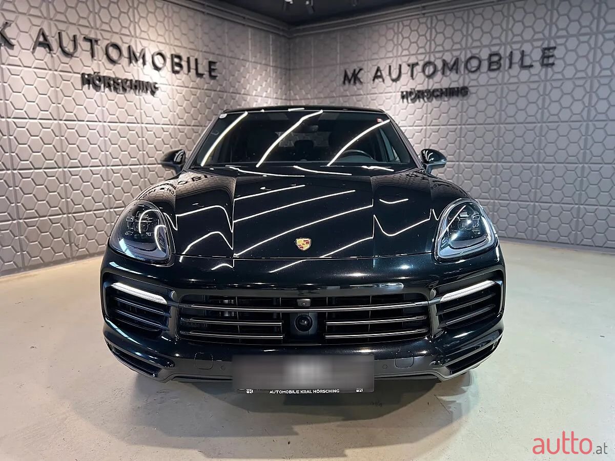2023' Porsche Cayenne photo #3