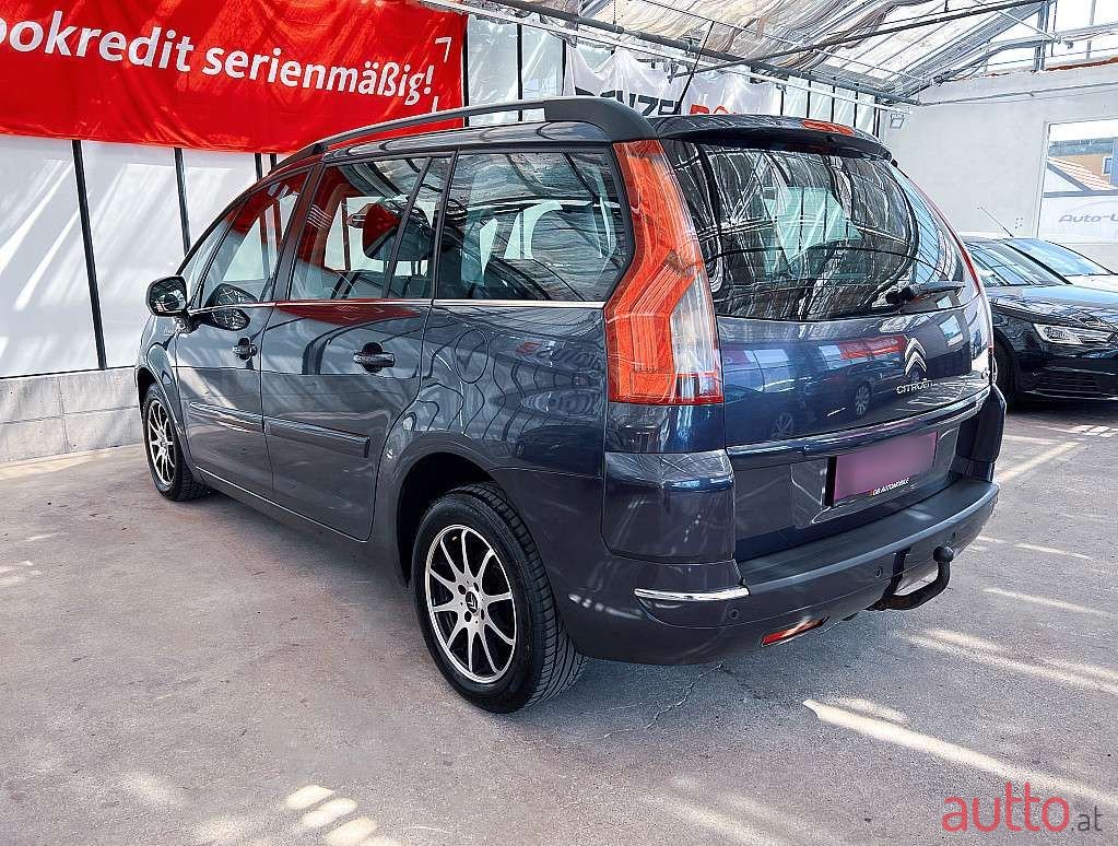 2011' Citroen C4 Picasso photo #5