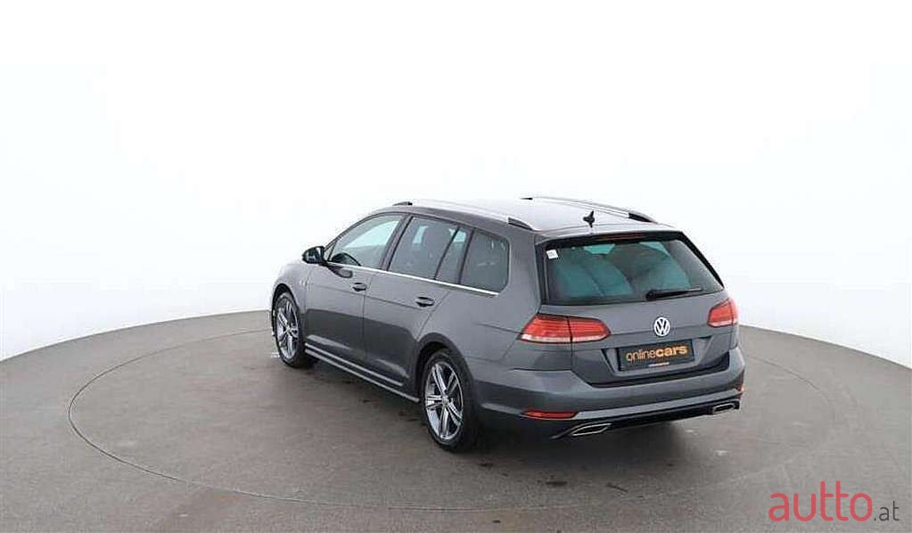 2019' Volkswagen Golf photo #4