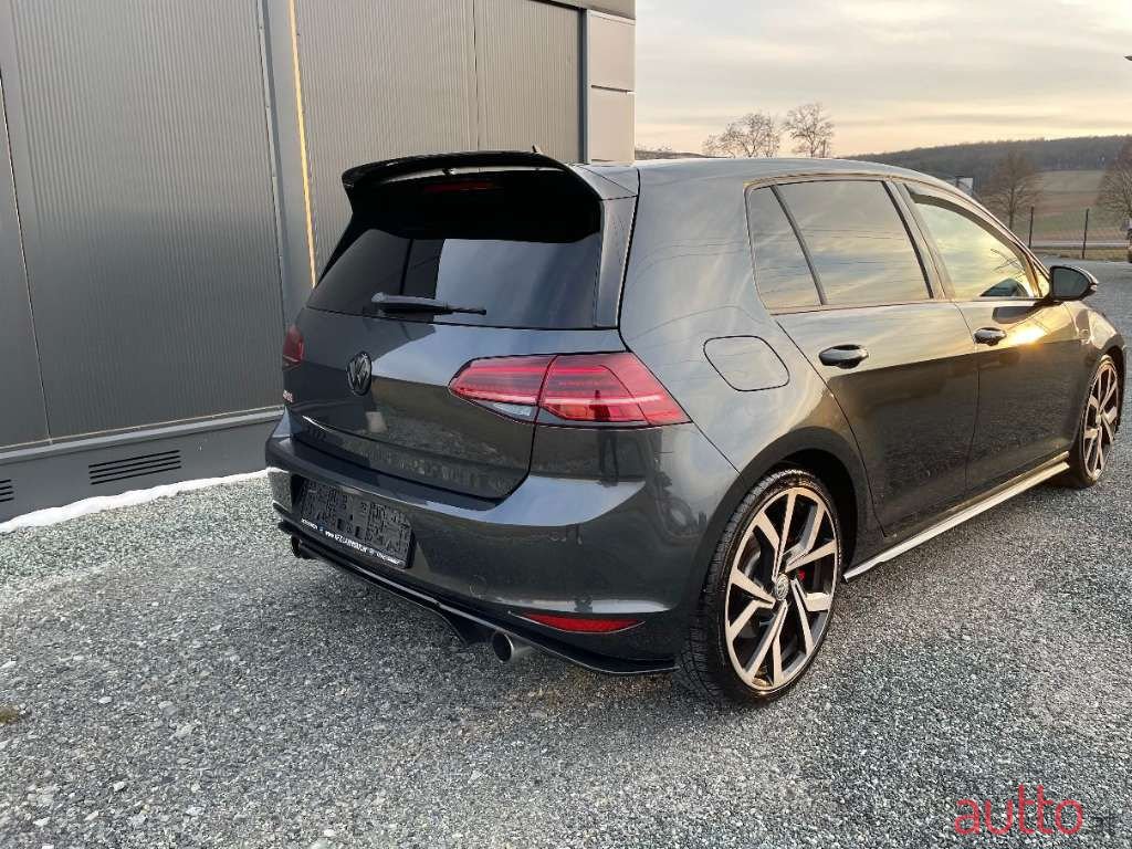 2016' Volkswagen Golf photo #3