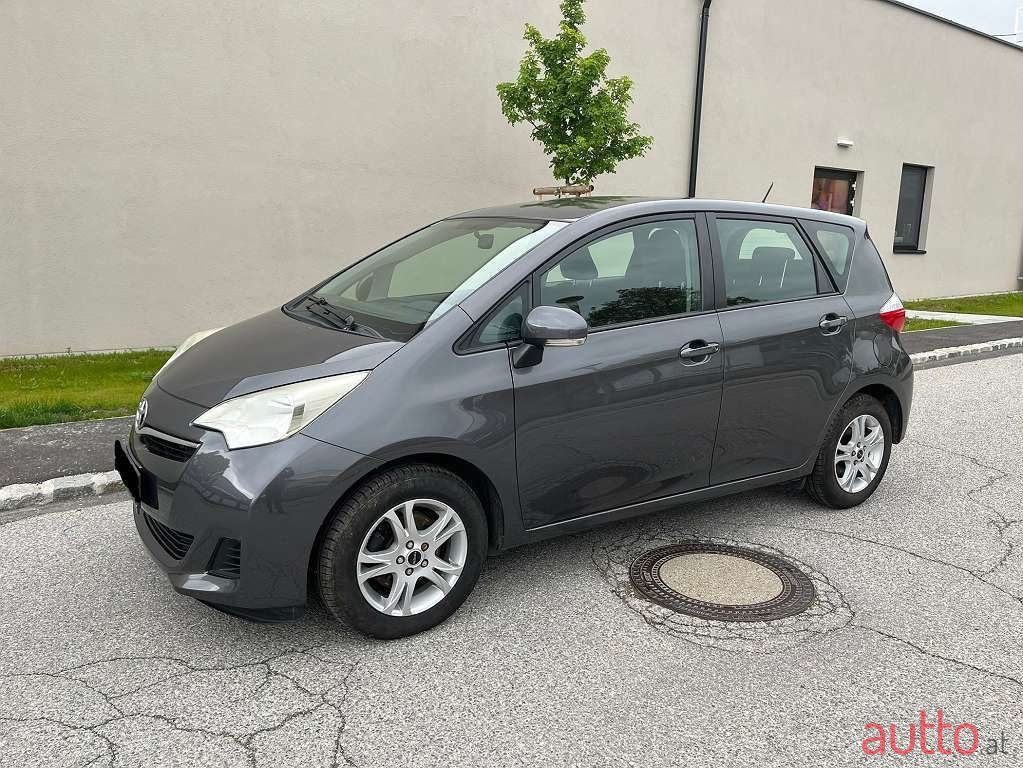 2012' Toyota Verso photo #3