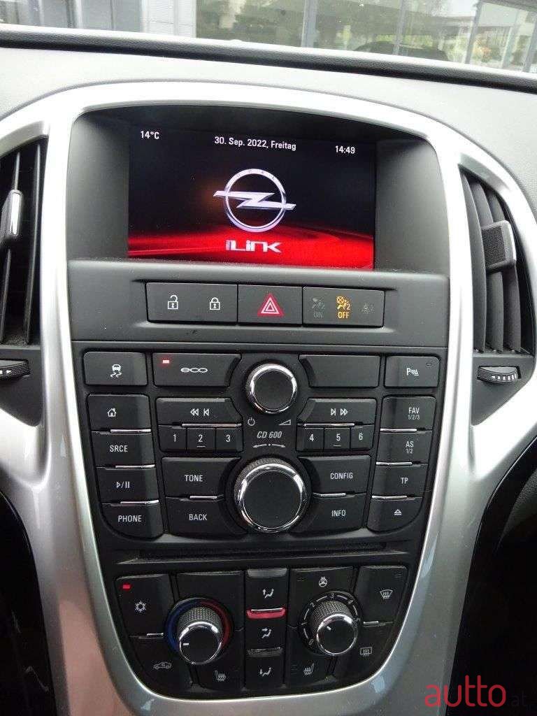 2015' Opel Astra photo #6