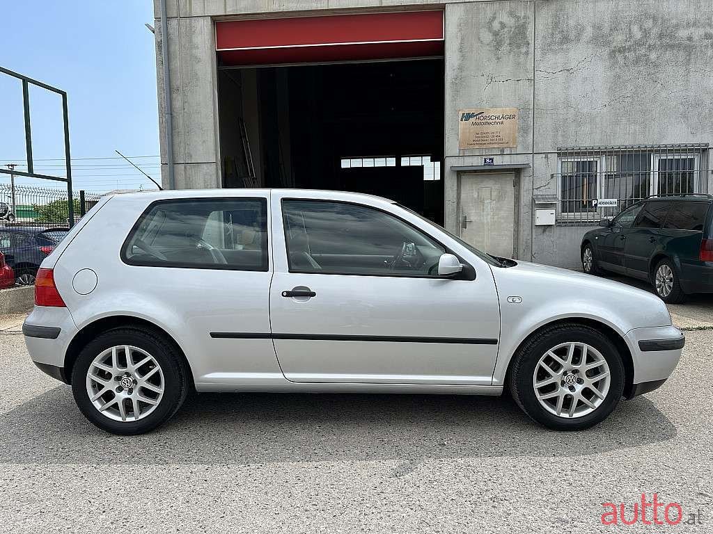 2001' Volkswagen Golf photo #4