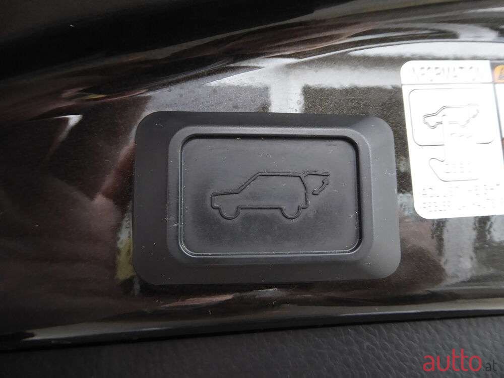 2016' Toyota RAV4 photo #5