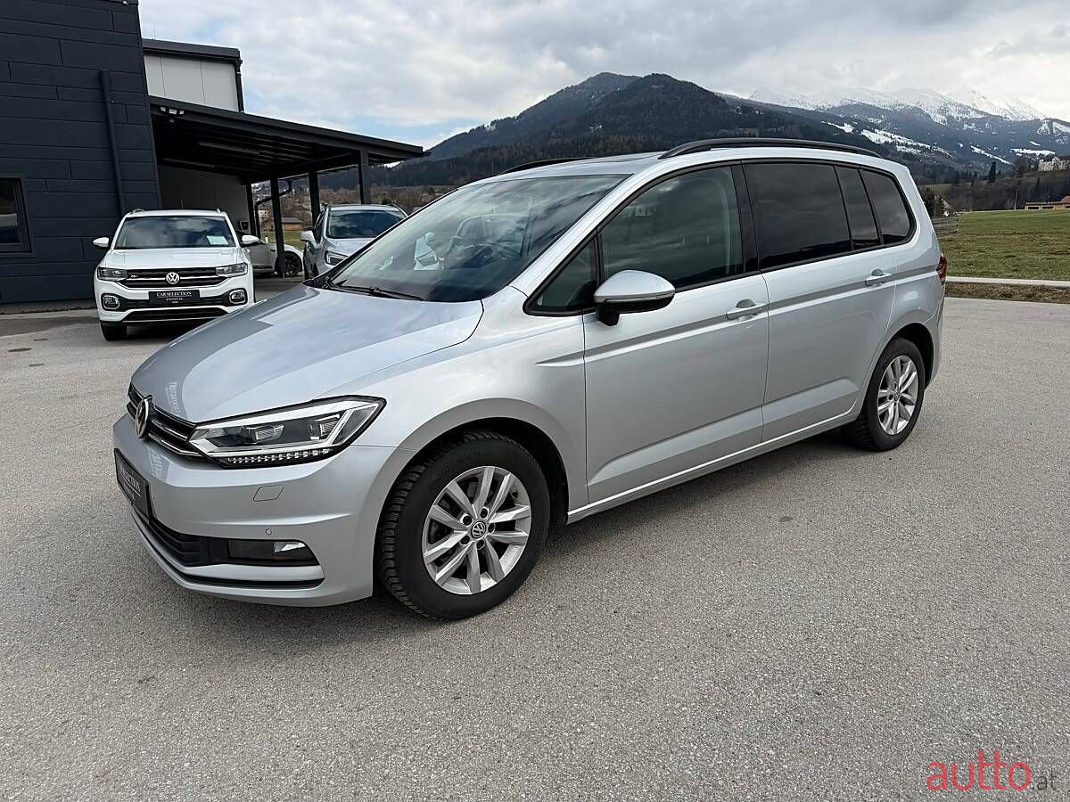 2019' Volkswagen Touran photo #1