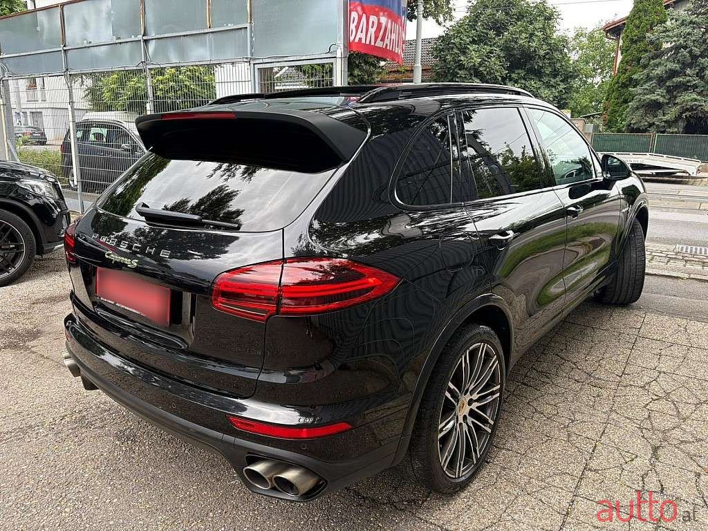 2017' Porsche Cayenne photo #4