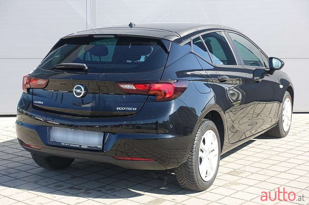 2018' Opel Astra photo #3