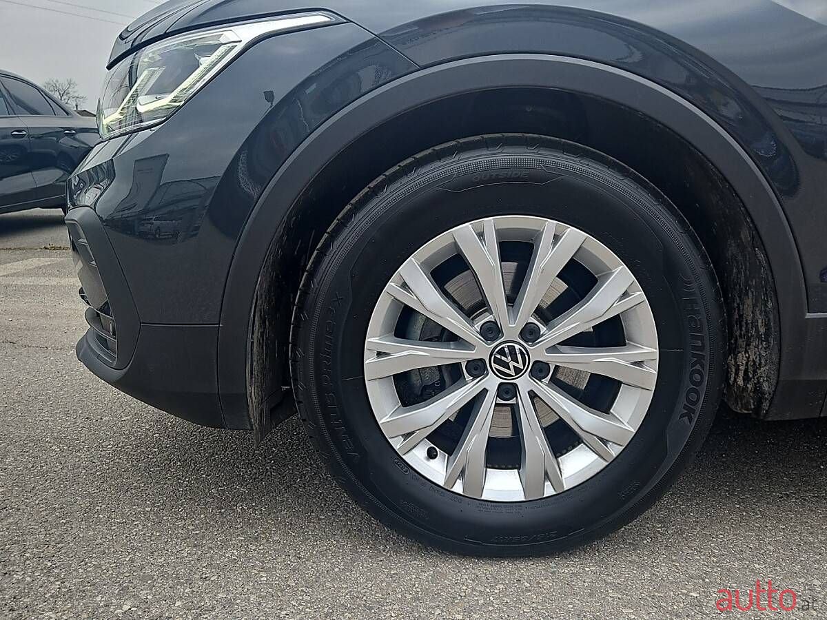 2023' Volkswagen Tiguan photo #6