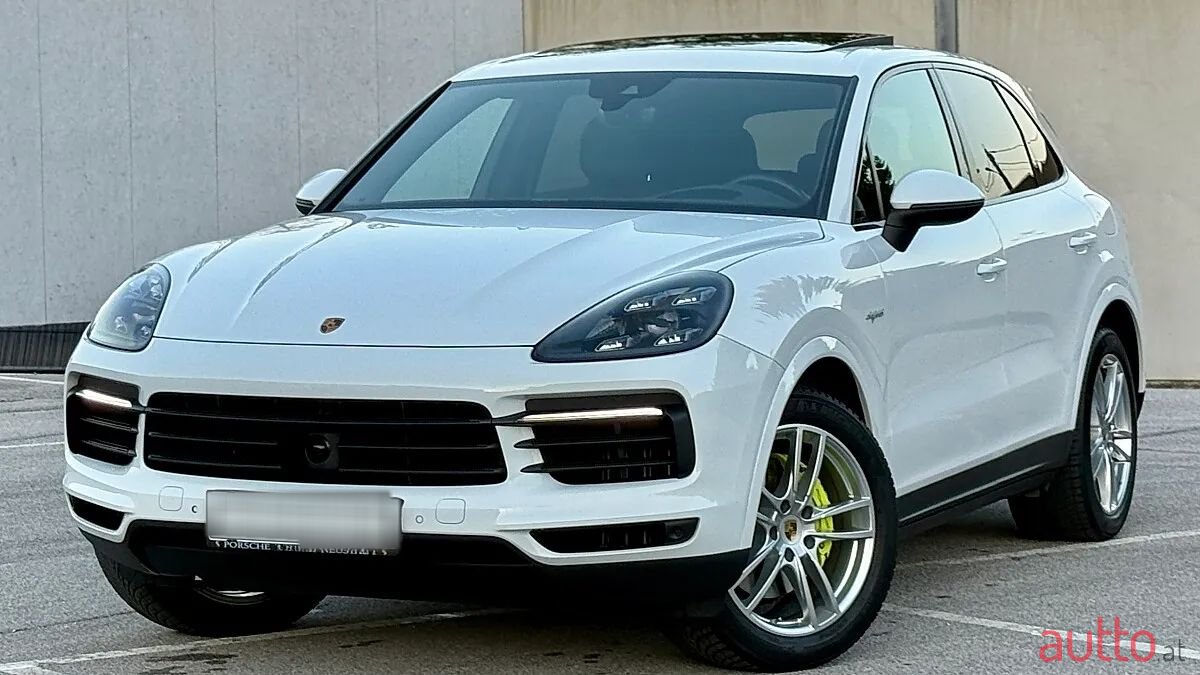 2020' Porsche Cayenne photo #1