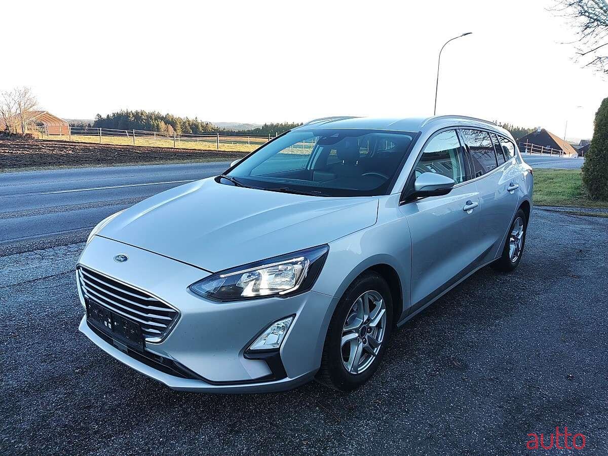 2020' Ford Focus photo #2