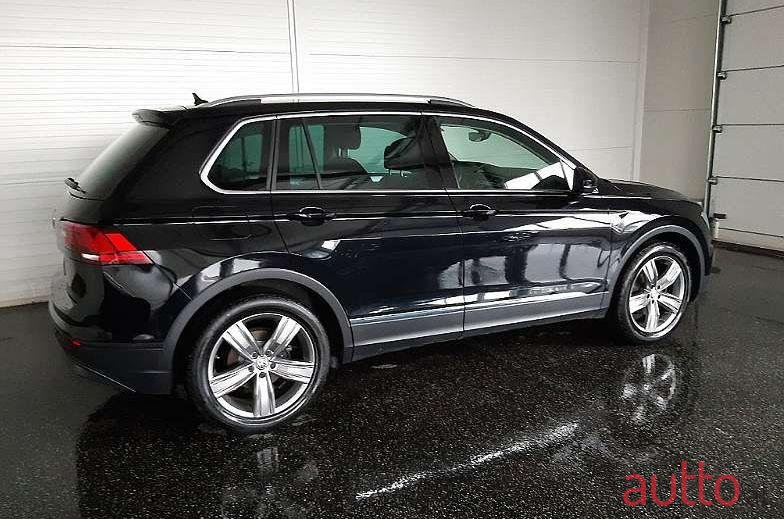 2017' Volkswagen Tiguan photo #1