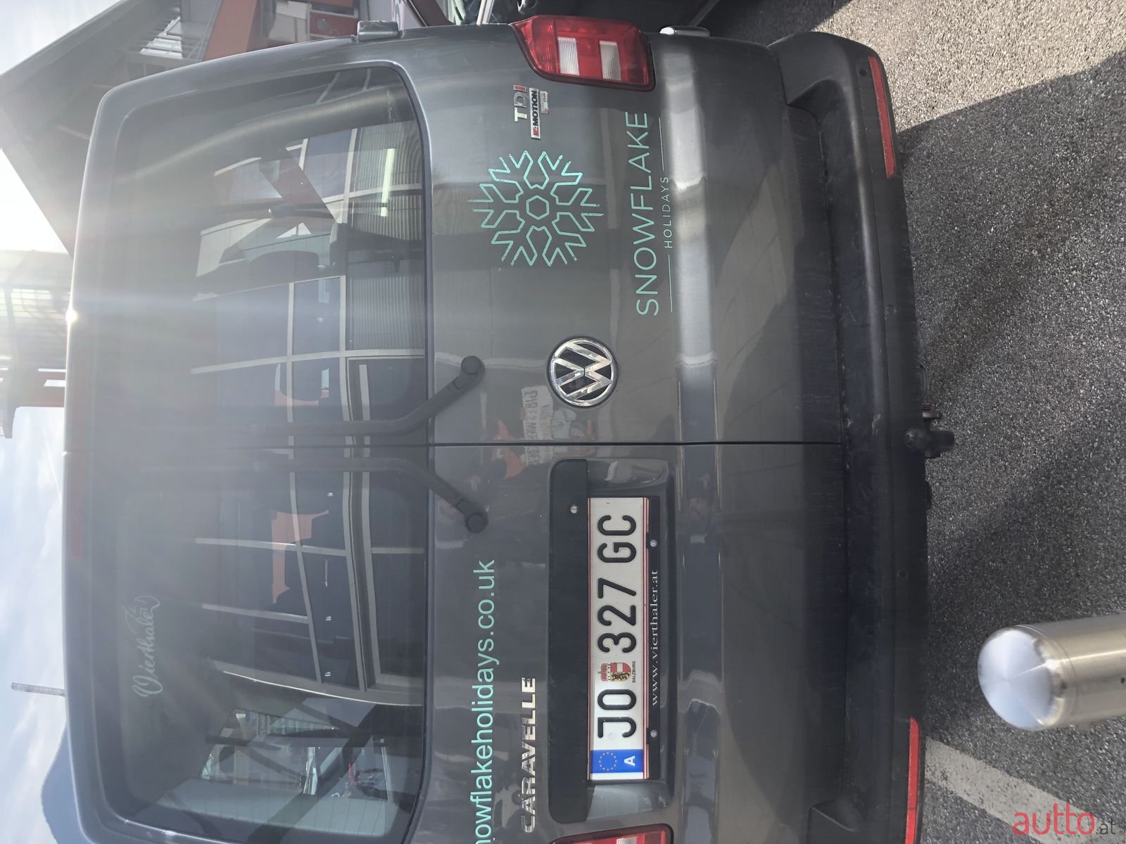 2015' Volkswagen Caravelle photo #2