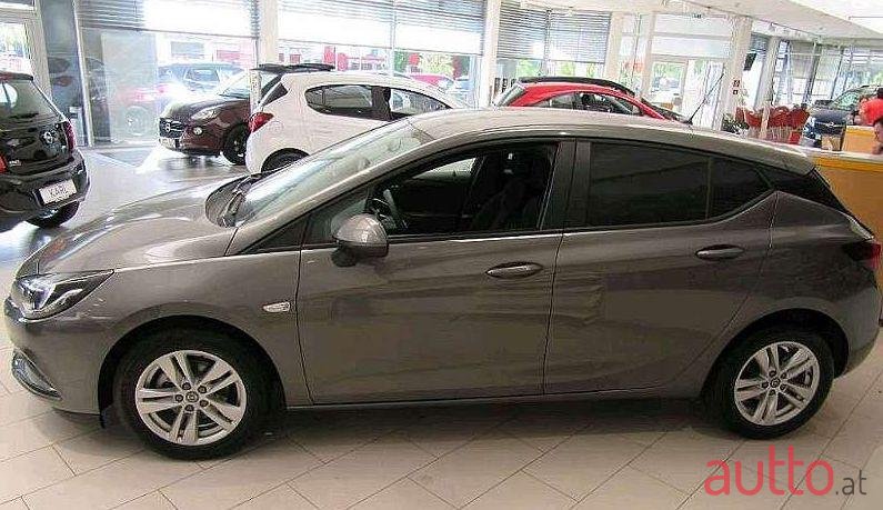 2019' Opel Astra photo #1