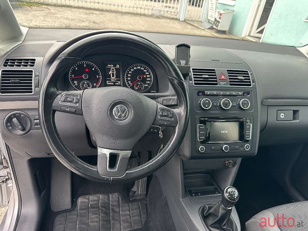 2014' Volkswagen Touran photo #6