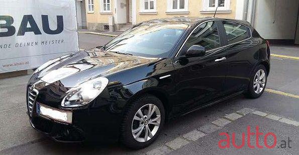 2011' Alfa Romeo Giulietta photo #3