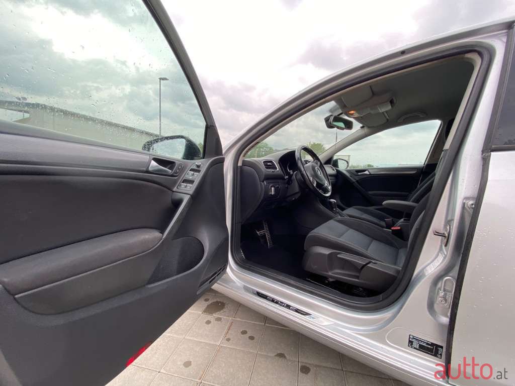 2012' Volkswagen Golf photo #5