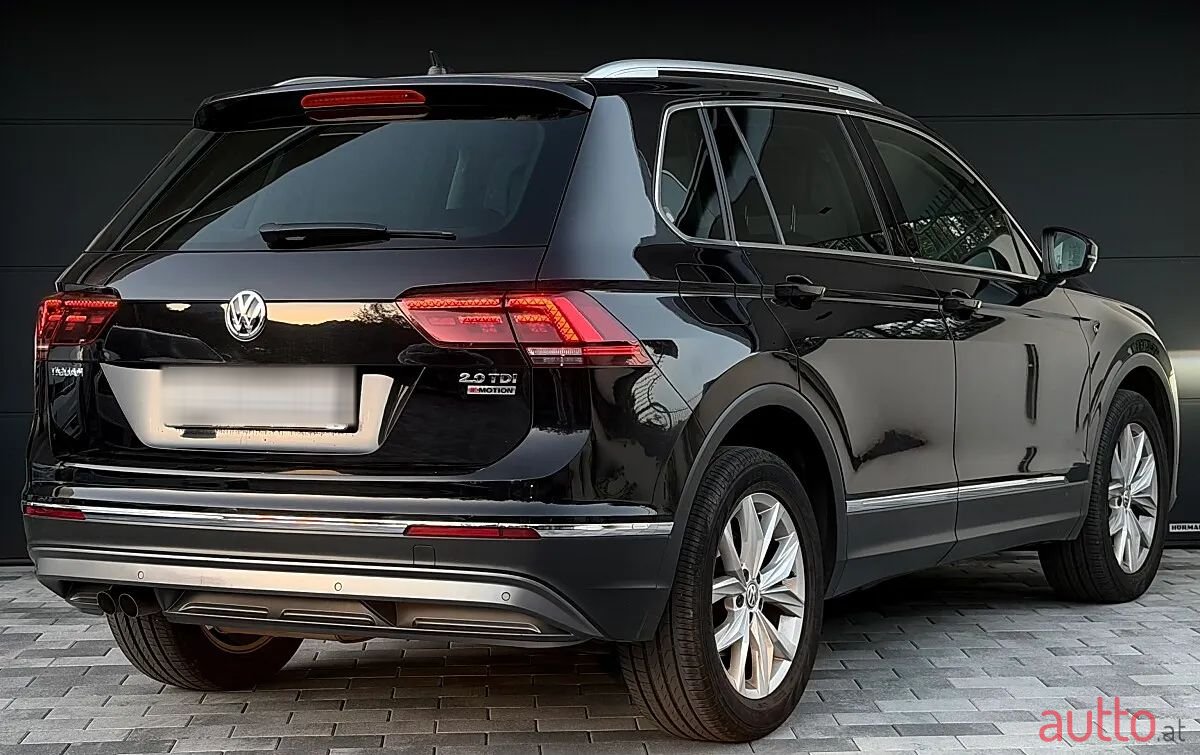 2016' Volkswagen Tiguan photo #2