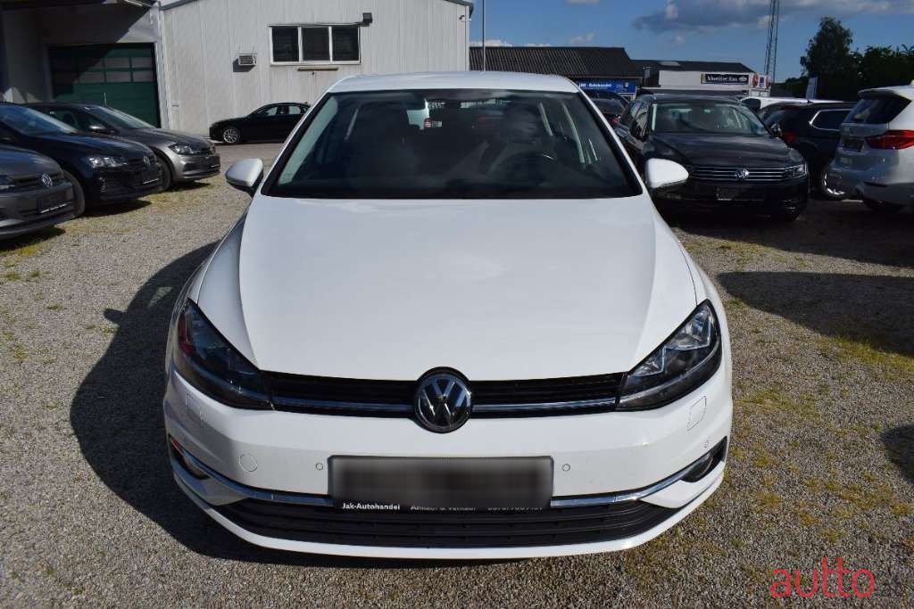 2018' Volkswagen Golf photo #2