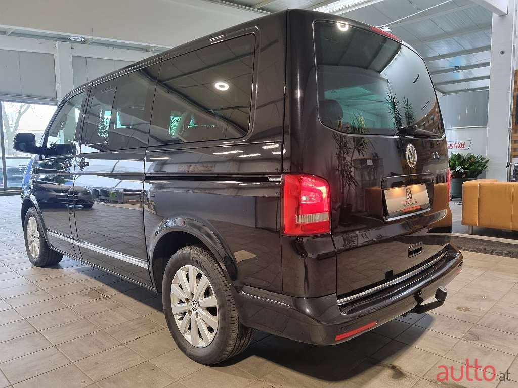 2013' Volkswagen Multivan photo #5