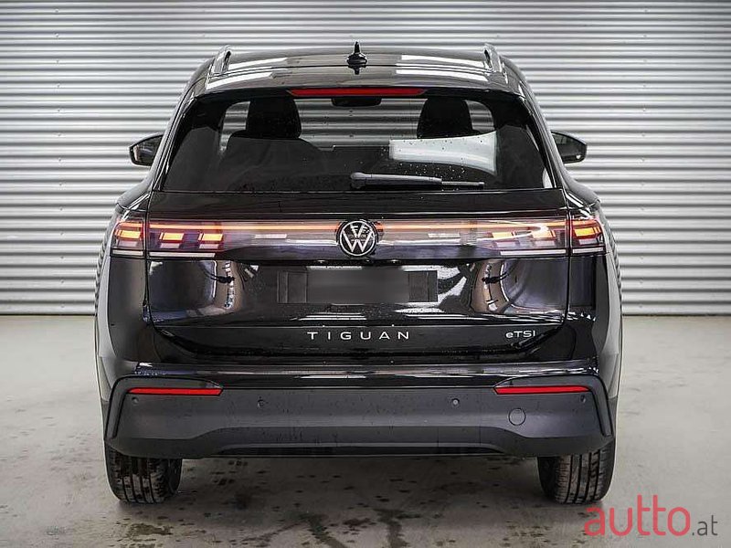 2024' Volkswagen Tiguan photo #3