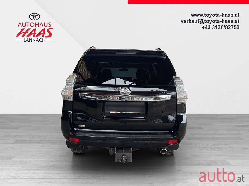 2016' Toyota Land Cruiser photo #4