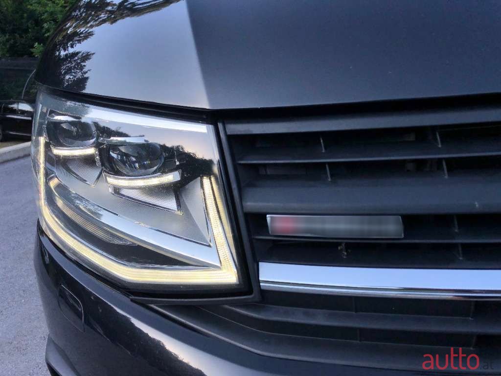 2016' Volkswagen Caravelle photo #4