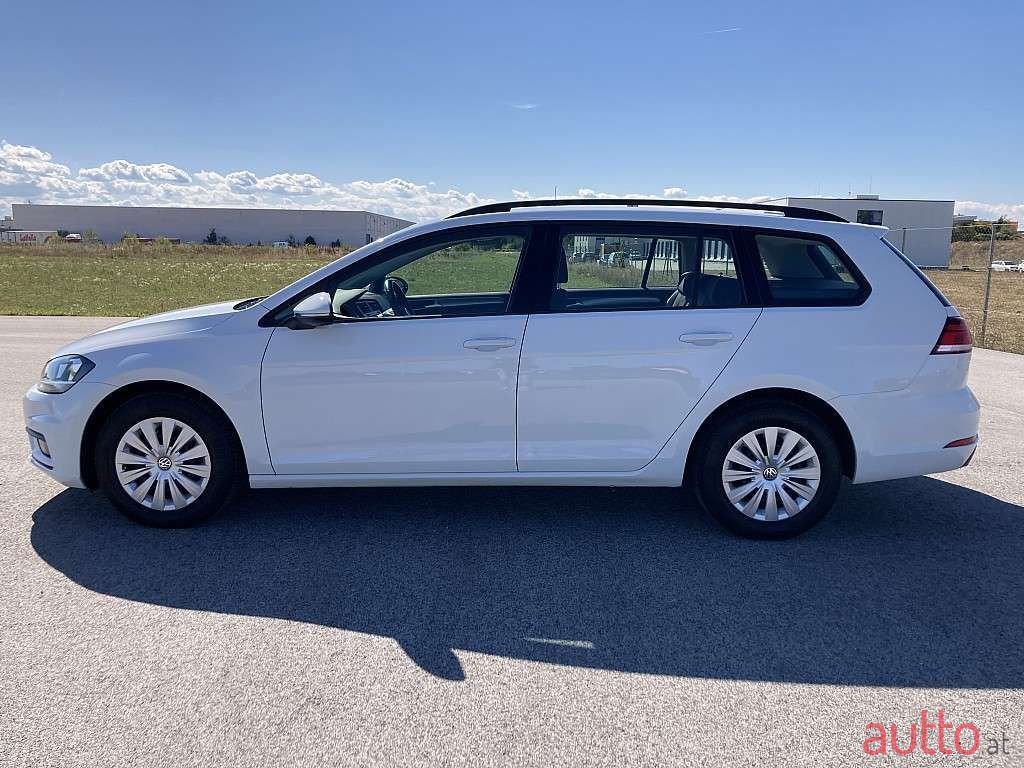 2019' Volkswagen Golf photo #4