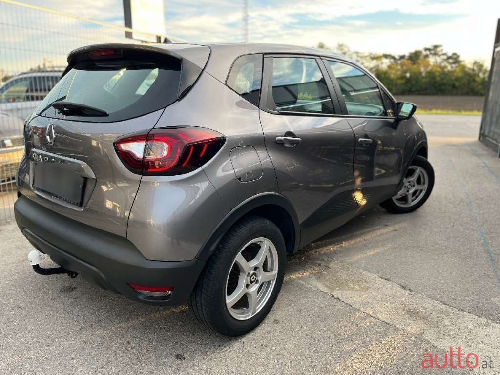 2019' Renault Captur photo #5